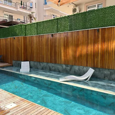 Luxury In The Town דירה *