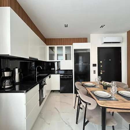 דירה Luxury In The Town אלאניה