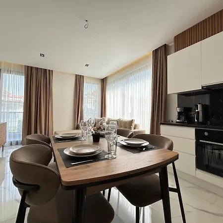 Luxury In The Town * אלאניה